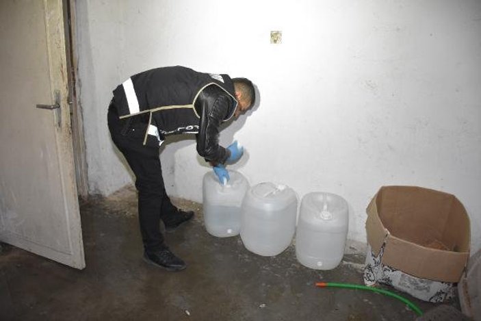 Aksaray'da 440 şişe sahte içki yakalandı