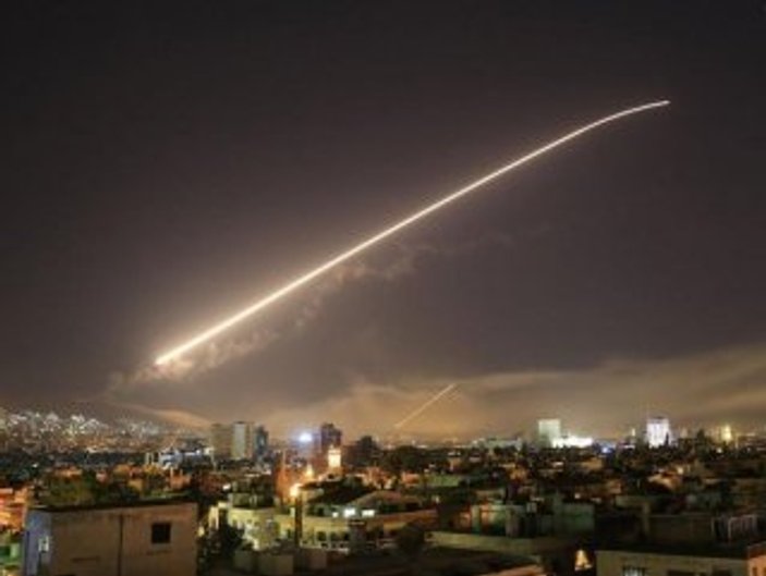 Suriye'ye üç saldırı dalgası oldu