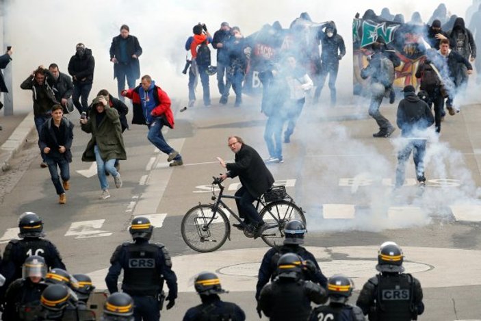 Fransa'da hükümet karşıtı gösteriler yayılıyor