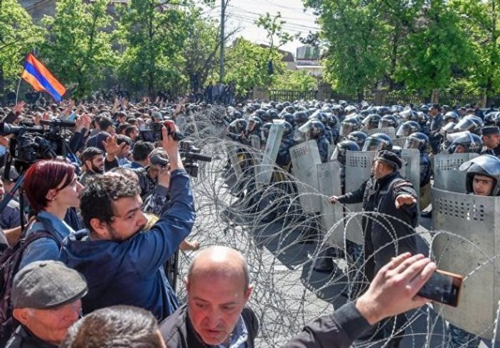 Ermenistan'da Sarkisyan protestosu