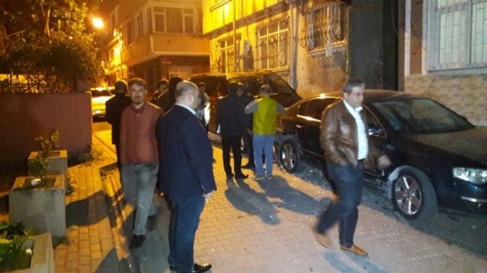 Fatih'te dar bir sokağa giren tır 6 araca zarar verdi