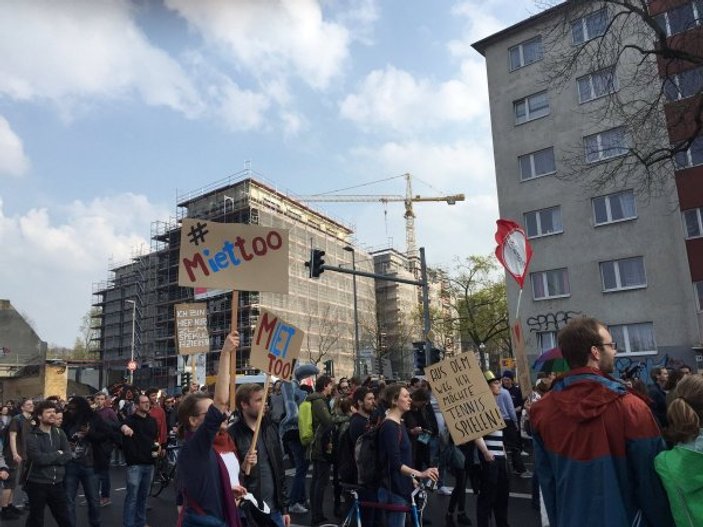 Almanya'da artan ev fiyatları protesto edildi