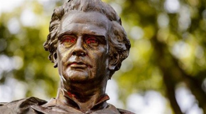Central Park'taki Dr. Sims heykeli kaldırıldı