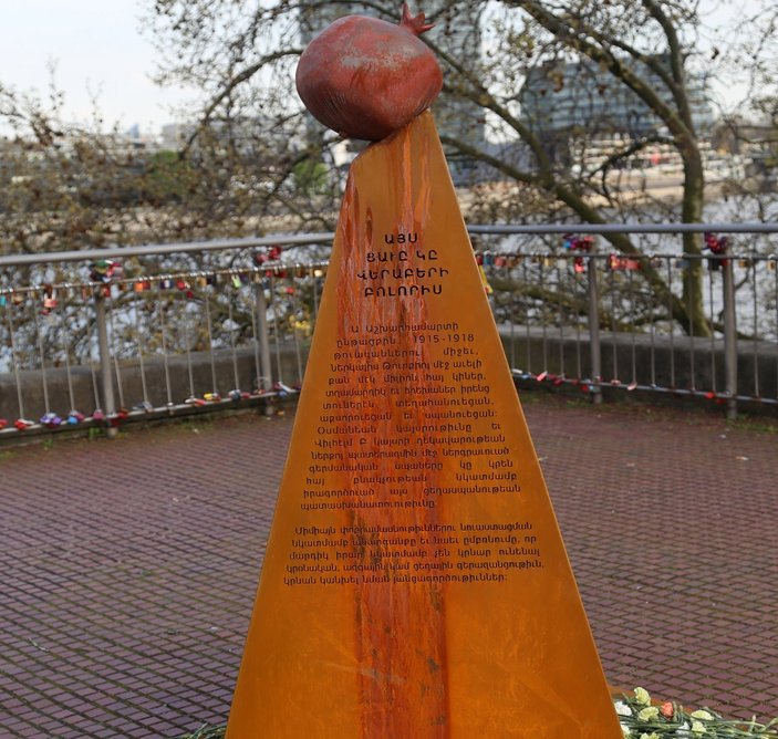 Almanya’da yasa dışı sözde Ermeni soykırımı anıtı dikildi