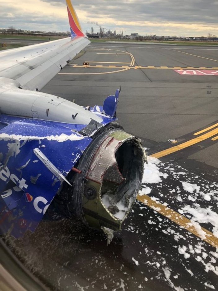 New York'ta motoru patlayan uçakta panik yaşandı