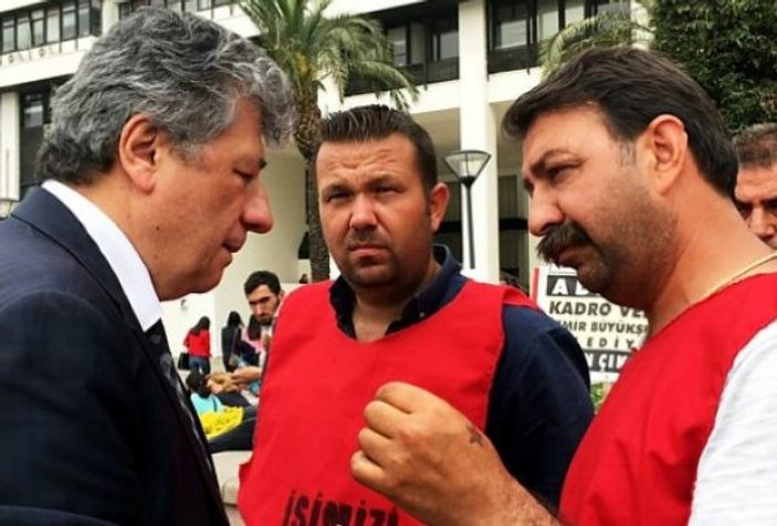 İzmir'de eylem yapan CHP'liler, atılan işçileri görmedi