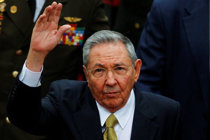 Küba'da bir ilk: Castro'lar devletten elini çekiyor