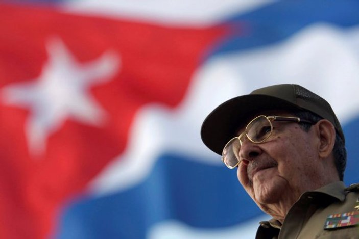 Küba'da bir ilk: Castro'lar devletten elini çekiyor