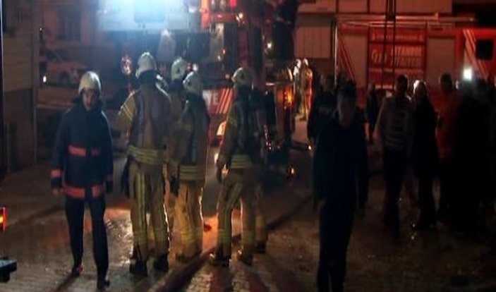 İstanbul'da 5 katlı binada yangın: 12 kişi mahsur kaldı