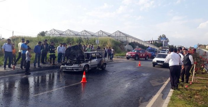 Antalya'da araç alev alev yandı