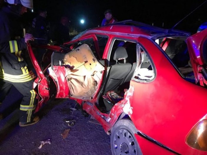 Denizli'de minibüs ile otomobil çarpıştı: 3 ölü 9 yaralı