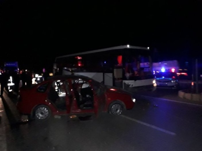 Denizli'de minibüs ile otomobil çarpıştı: 3 ölü 9 yaralı