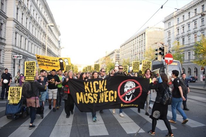 Avusturya’da sığınmacı karşıtı İçişleri Bakanı'na protesto