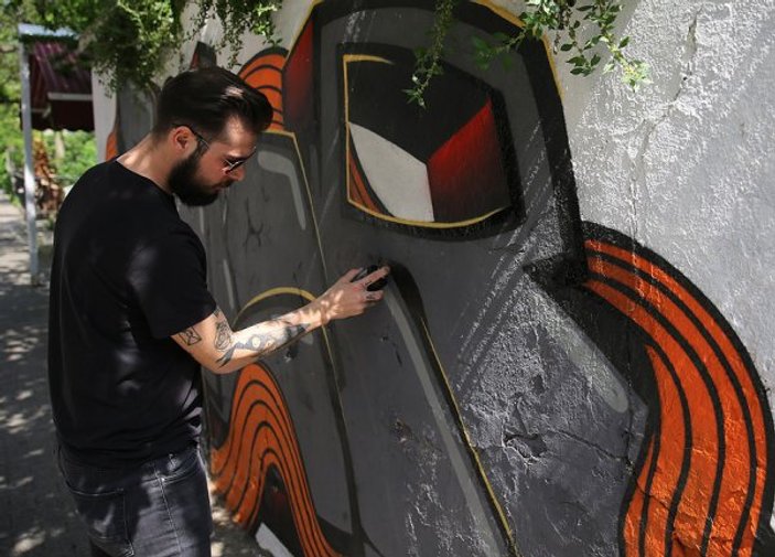 İstanbul'un duvarları grafiti ile güzelleşiyor