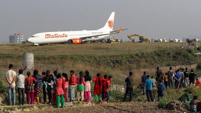 Nepal'de yolcu uçağı pistten çıktı