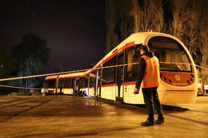Samsun'da tramvay ile hafif ticari çarpıştı
