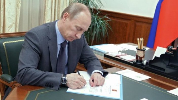 Fransa'da Putin'in kalemi 63 bin euroya satıldı