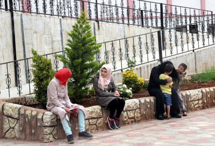 Suriyeliler Türkçe seviye belirleme sınavına girdi