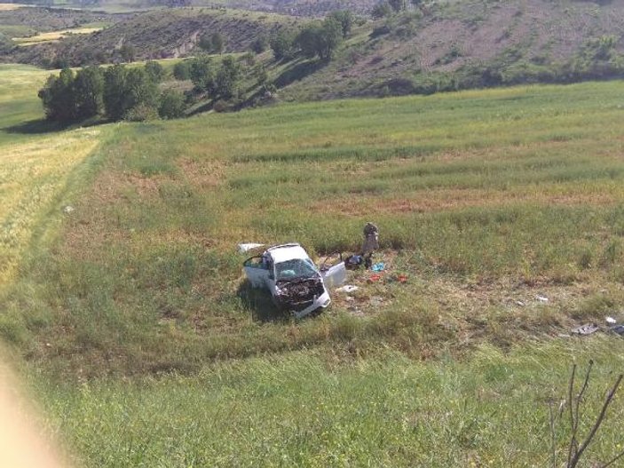 Otomobil buğday tarlasına yuvarlandı: 1 ölü