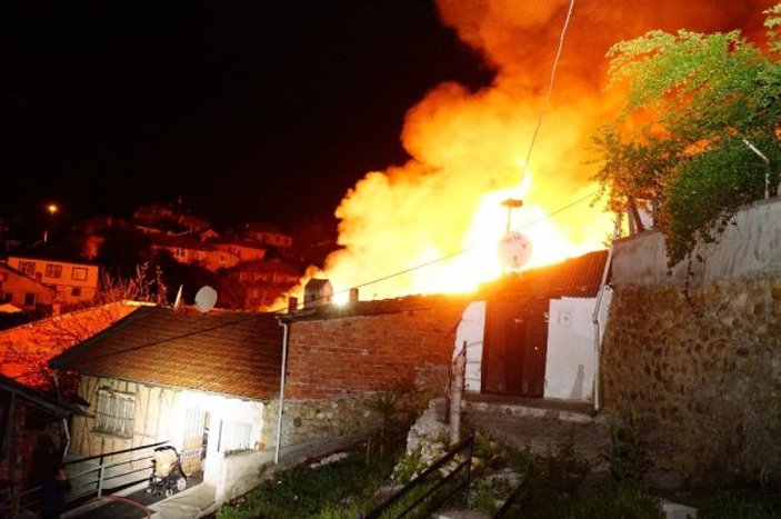Kastamonu'da yangın: 7 ev kullanılmaz hale geldi