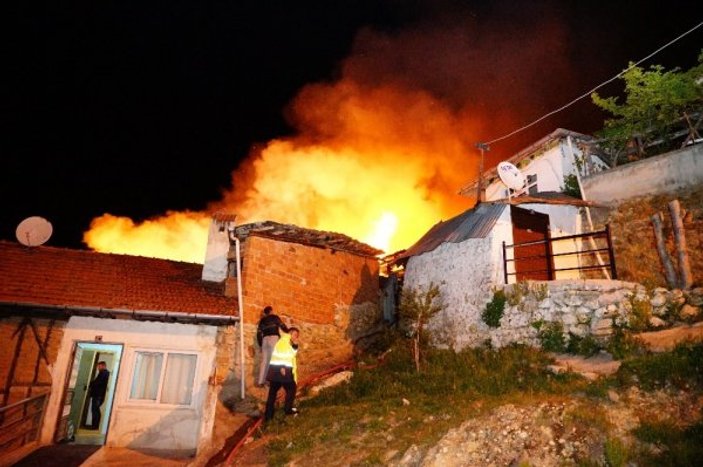 Kastamonu'da yangın: 7 ev kullanılmaz hale geldi