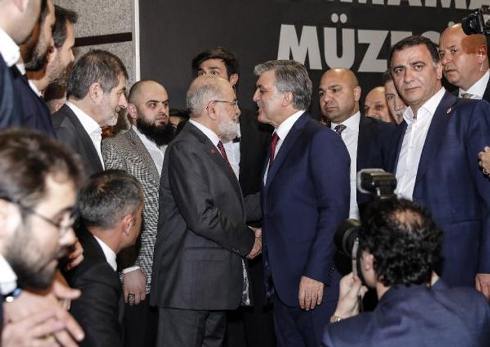 Abdullah Gül ile Karamollaoğlu ödül töreninde