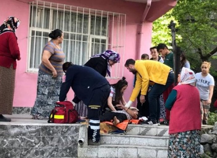 Zonguldak'ta yanan evini gören kadın bayıldı