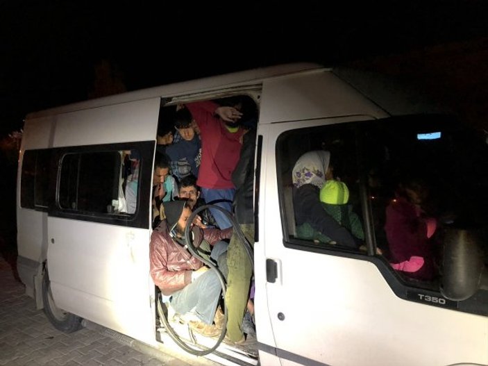 14 kişilik minibüste 56 kaçak bulundu