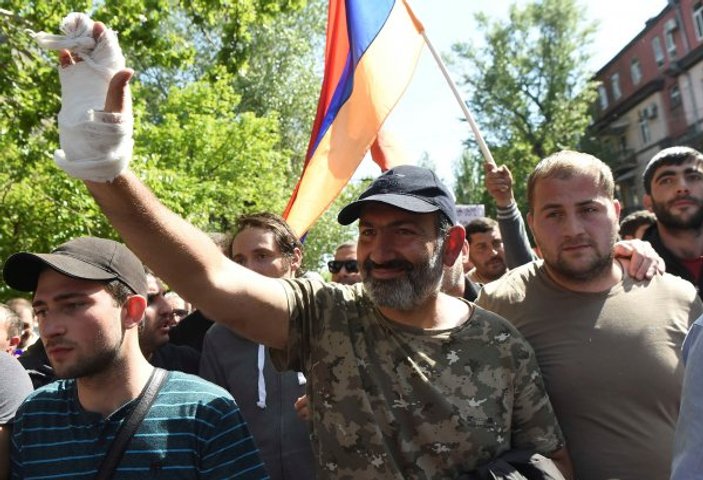 Ermenistan muhalif lideri: Kadife Devrim kazandı