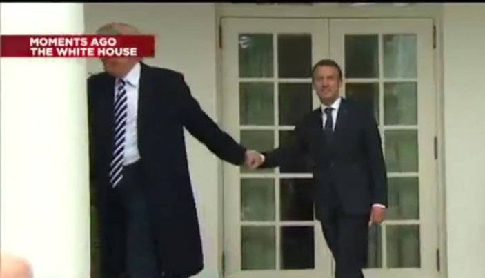 Trump'ın First Lady'nin eli ile imtihanı