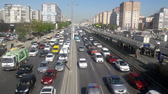 İstanbullular 3,5 yıl trafikte bekliyor