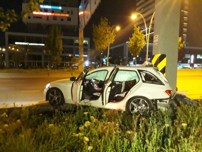 Ankara'da aynı yönde giden iki araç çarpıştı: 2 yaralı