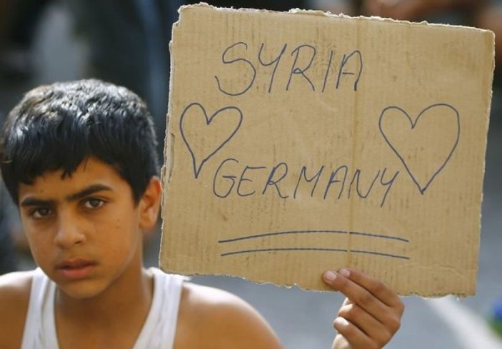 Almanya 10 bin mülteciye kapılarını açacak