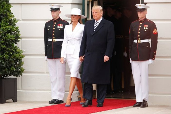 Trump'ın First Lady'nin eli ile imtihanı