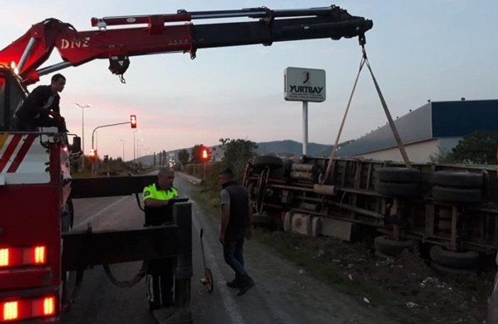 Zonguldak'ta kaza yapan sürücü kamyonu bırakıp kaçtı