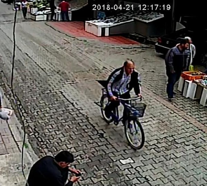 Hırsızın çaldığı bisikleti camiden çaldılar