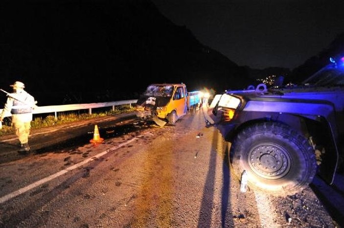 Trabzon'da askeri araç kaza yaptı