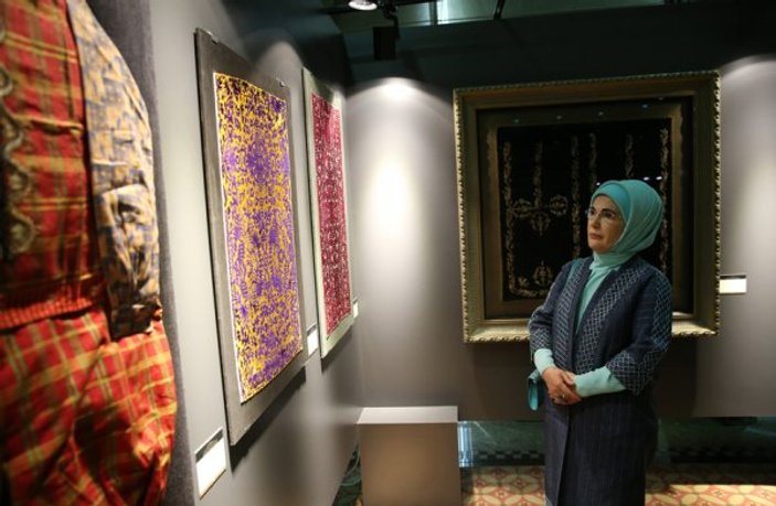 Emine Erdoğan, karma eserler sergisini ziyaret etti