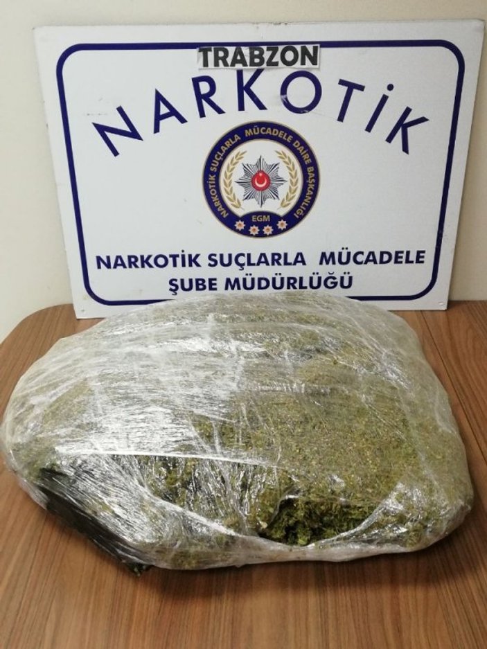 Narkotik Trabzon'da 4 kilogram kubar ele geçirdi