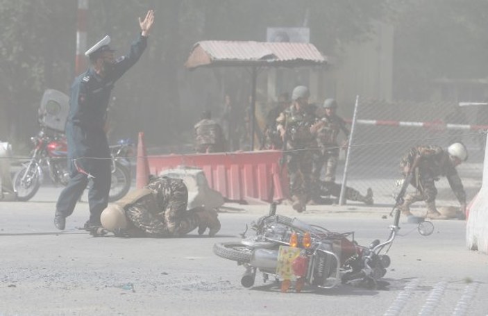 Kabil'de çifte bombalı saldırı