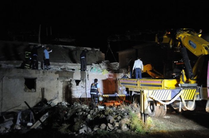 Şırnak'ta 2 katlı ev çöktü: 2 ölü 8 yaralı