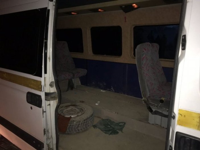 56 kaçak şahıs bir minibüste yakalandı