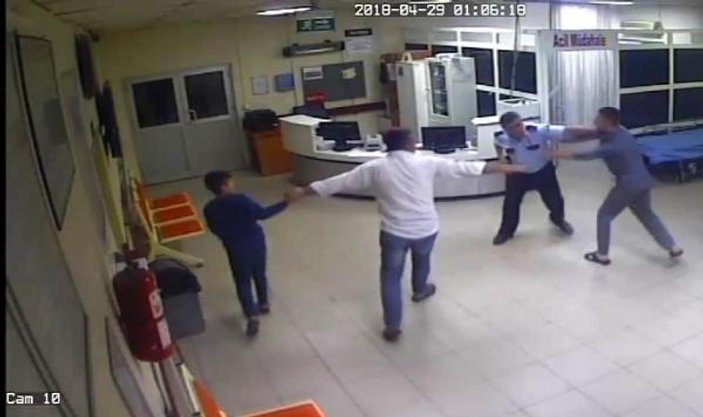 Acil serviste polise ve sağlık çalışanlarına saldırı