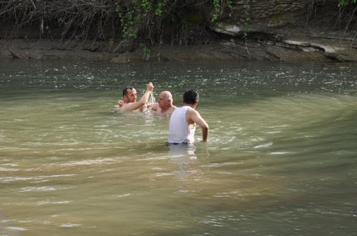 Sinop'ta ırmağa giren 2 kardeş boğuldu