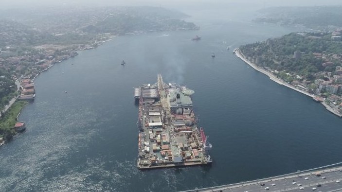 Dev gemi İstanbul Boğazı’nda