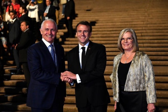 Macron Avusturalya Başbakanı'nın eşine leziz dedi