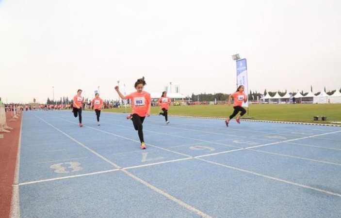 İstanbul Atletizm Oyunları'nda bin öğrenci kıyasıya yarıştı
