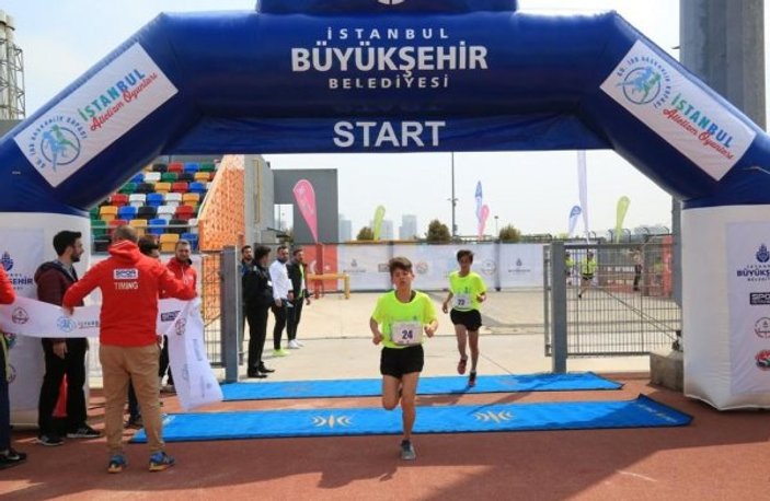 İstanbul Atletizm Oyunları'nda bin öğrenci kıyasıya yarıştı