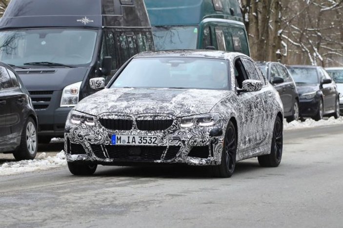 BMW 3 serisi kamuflajlı olarak görüntülendi