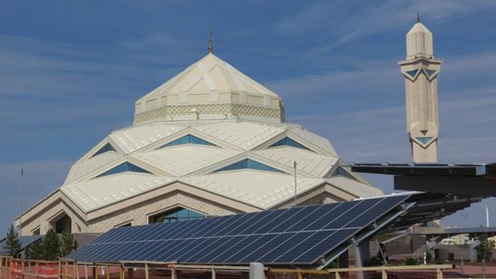 Irıskeldi Hac Cami Astana'ya enerji veriyor